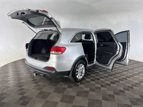 Used 2016 Kia Sorento FWD w/ LX Convenience Package image 16