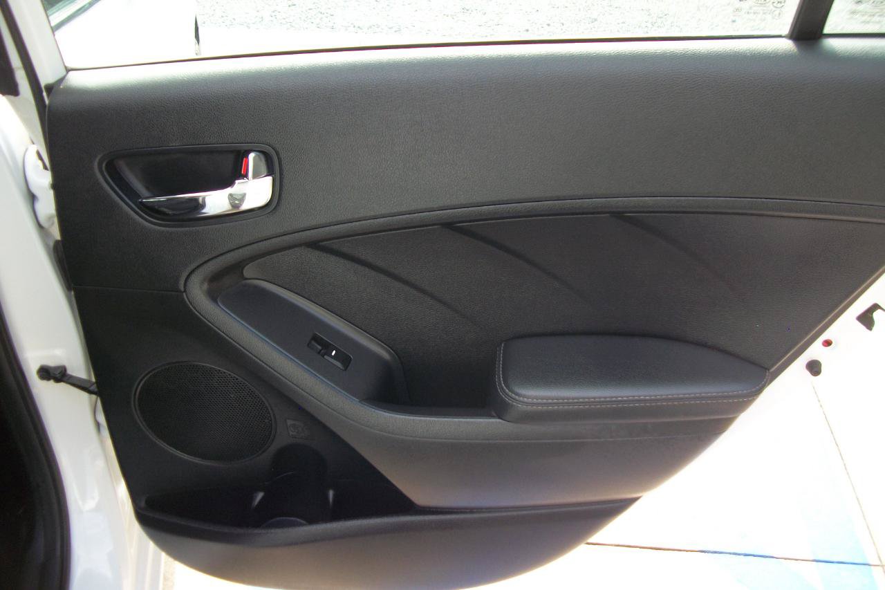Used 2016 Kia Forte EX FWD image 11