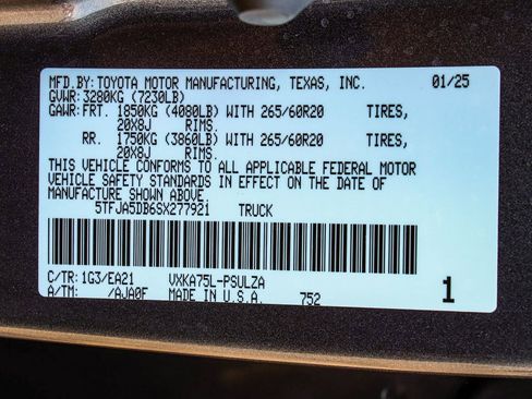 Used 2025 Toyota Tundra Limited AWD/4WD image 14