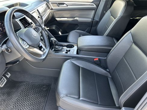 Used 2023 Volkswagen Atlas Cross Sport SEL R-Line AWD/4WD image 17