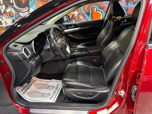 Used 2023 Nissan Maxima SL FWD image 10