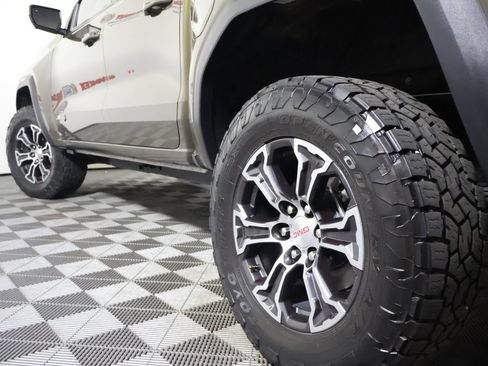 Used 2023 GMC Canyon AT4 w/ AT4 Premium Package AWD/4WD image 8