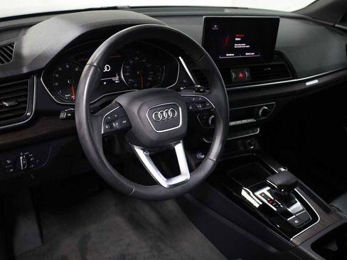 Used 2023 Audi Q5 2.0T Premium w/ Convenience Package image 4