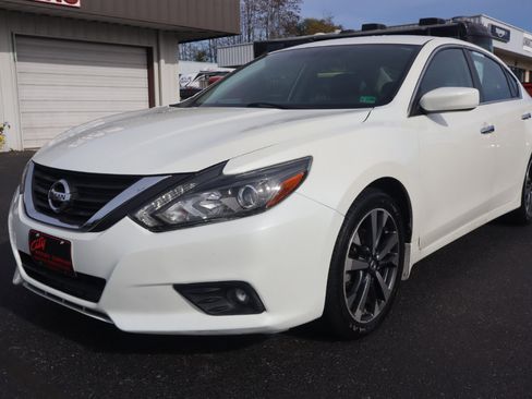 Used 2016 Nissan Altima 2.5 SR w/ LED Appearance Package image 20