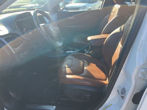 Certified 2019 Jeep Cherokee Overland image 20