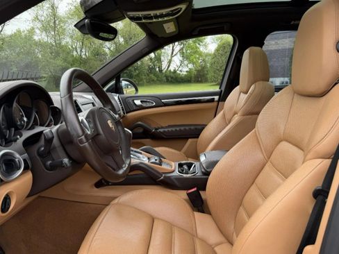 Used 2013 Porsche Cayenne Diesel AWD/4WD image 36