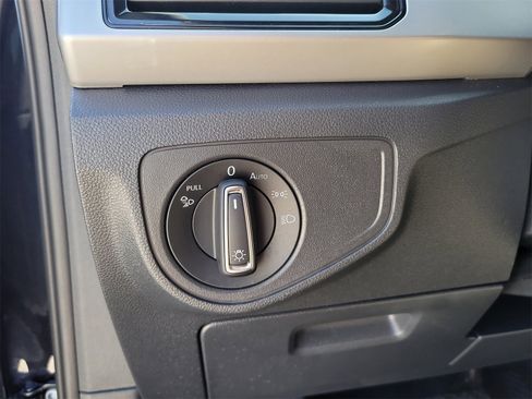 Used 2023 Volkswagen Atlas Cross Sport SE image 33