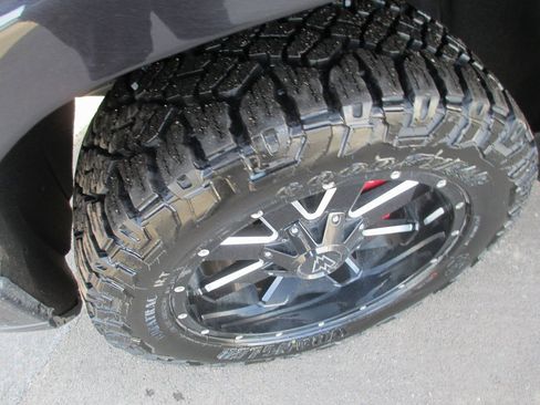 Certified 2022 GMC Sierra 1500 AT4 w/ AT4 Preferred Package image 13