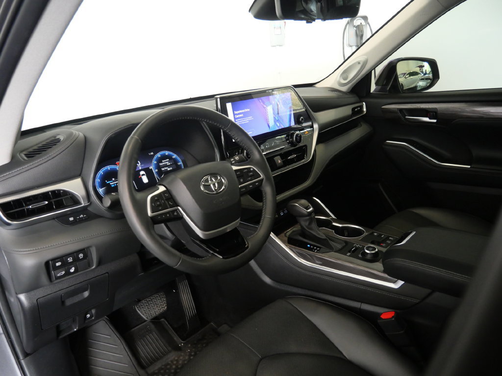 Used 2023 Toyota Highlander Platinum AWD/4WD image 13