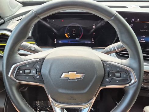 Used 2024 Chevrolet Trax LT w/ Driver Confidence Package FWD image 16