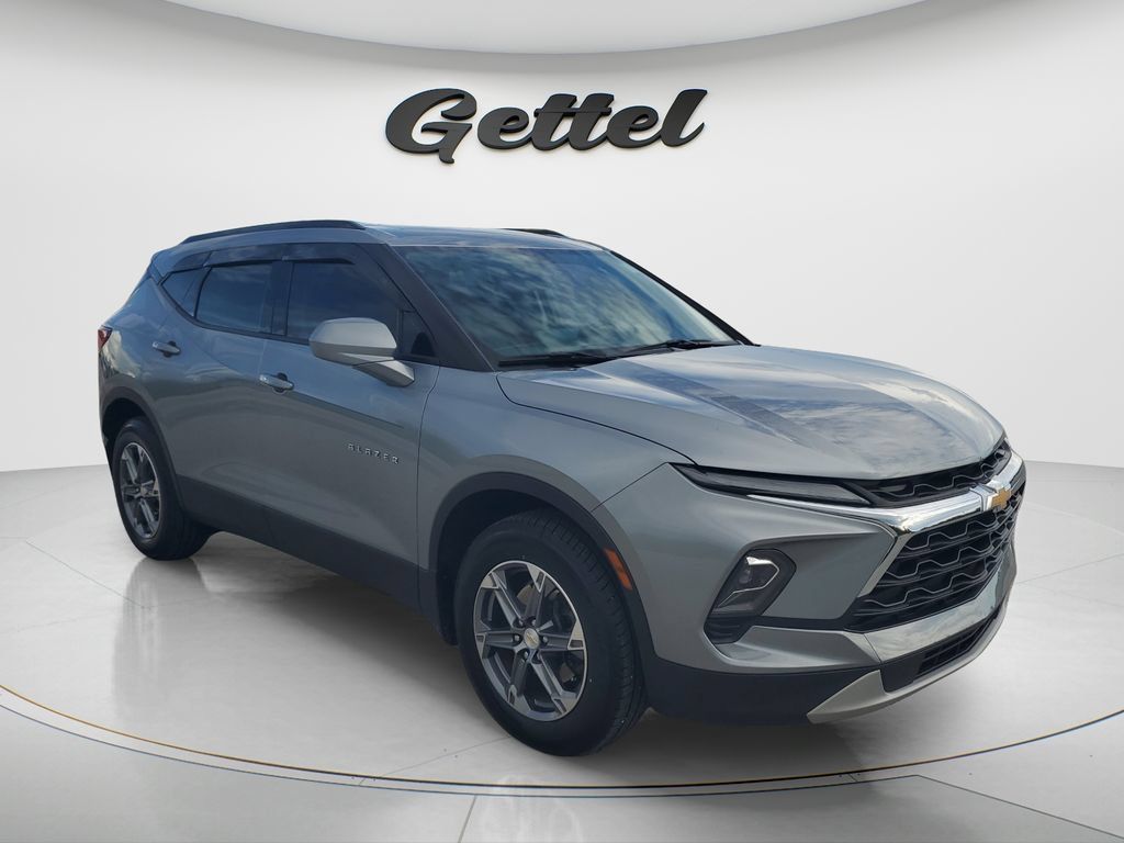 Used 2023 Chevrolet Blazer LT w/ Convenience Package FWD image 3