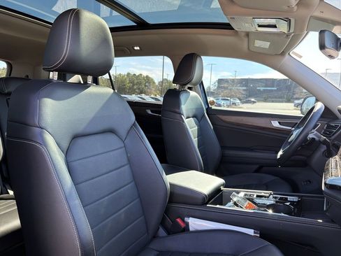 Used 2025 Volkswagen Atlas SEL image 19