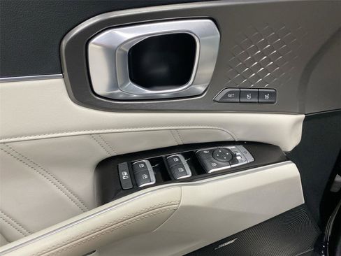 Used 2023 Kia Sorento SX Prestige image 19