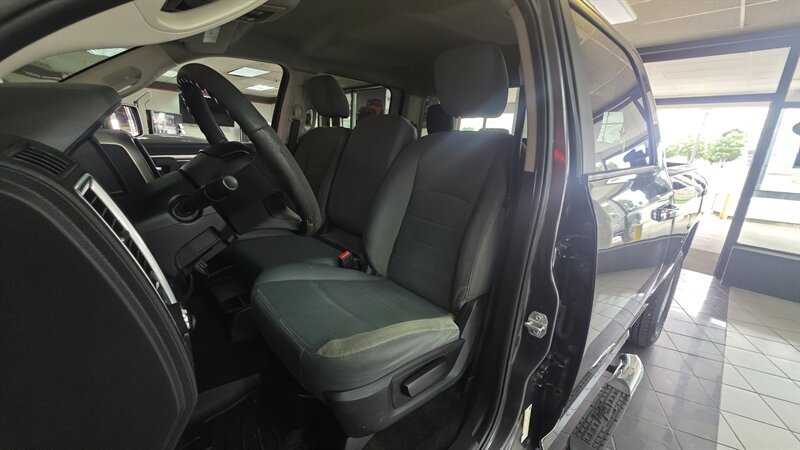 Used 2017 RAM 1500 Classic SLT AWD/4WD image 10