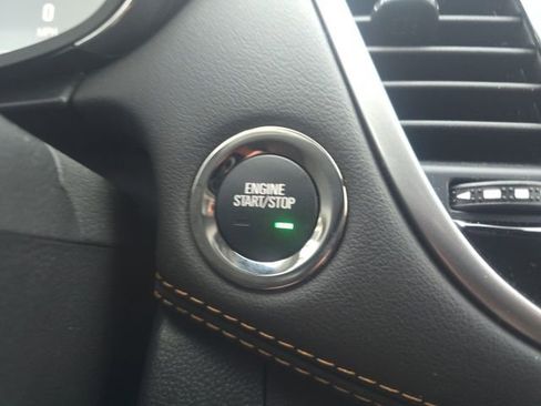 Used 2022 Chevrolet Trax LT w/ LT Convenience Package image 17