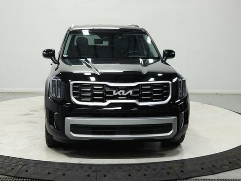 Used 2024 Kia Telluride S FWD image 3