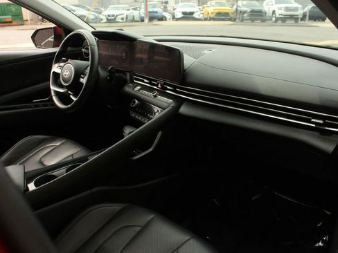 Used 2025 Hyundai Elantra Limited image 23