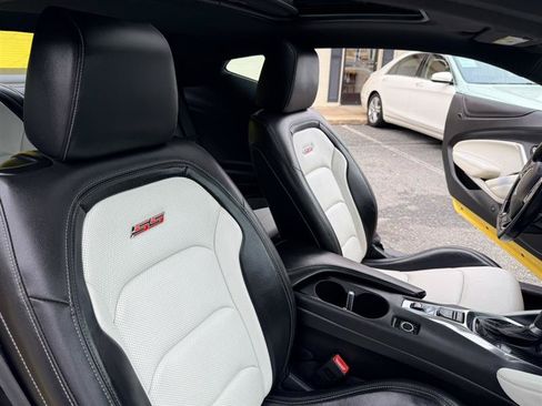 Used 2018 Chevrolet Camaro SS RWD image 14