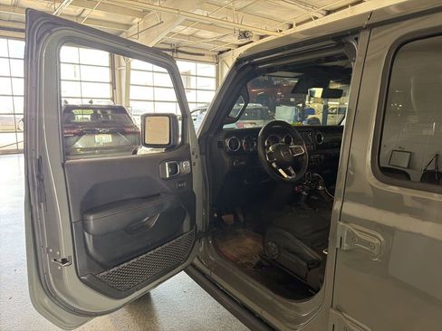 Used 2022 Jeep Wrangler Unlimited Rubicon w/ Xtreme Recon 35" Tire Package image 5