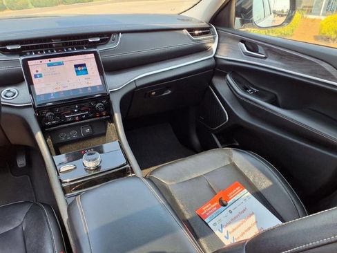 Used 2022 Jeep Grand Cherokee L Limited image 11