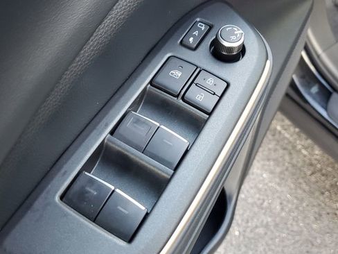 Used 2023 Toyota Crown Limited image 19