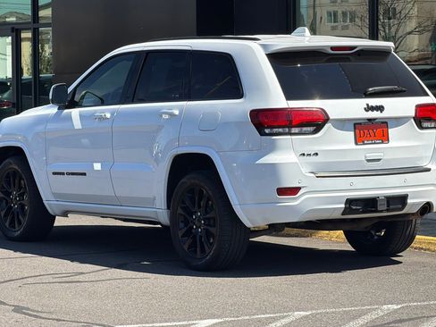 Used 2021 Jeep Grand Cherokee Laredo X AWD/4WD image 7