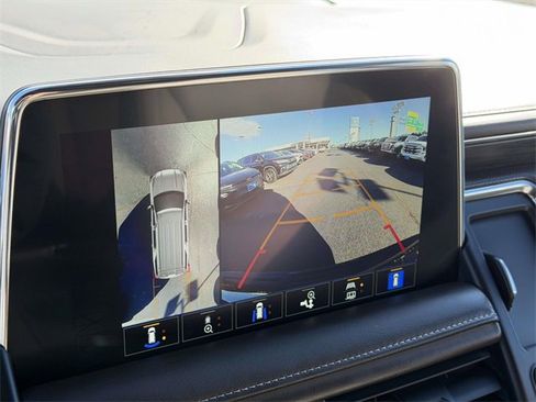 Used 2024 GMC Yukon SLT w/ SLT Luxury Package image 15