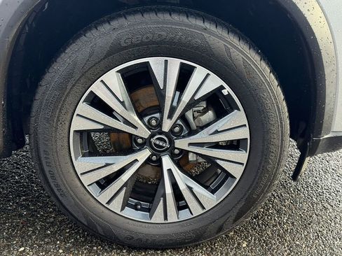 Used 2022 Nissan Rogue SV image 9