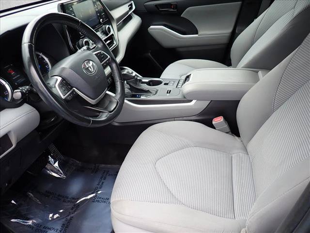 Used 2022 Toyota Highlander LE AWD/4WD image 13
