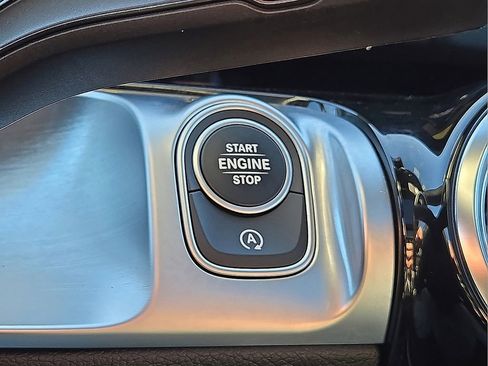 Used 2022 Mercedes-Benz GLB 250 w/ Premium Package Lite image 31