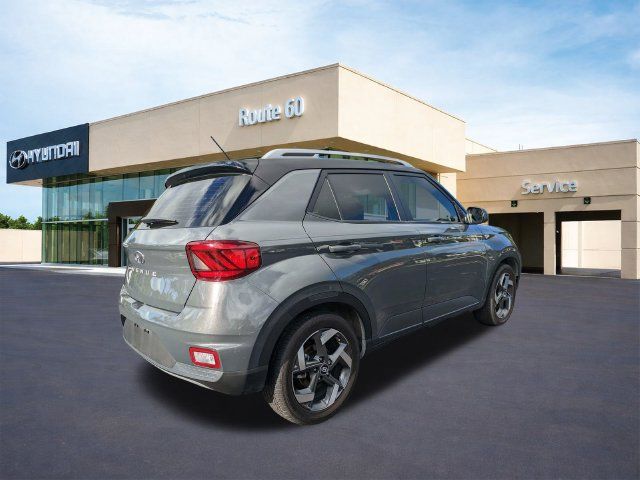 Certified 2024 Hyundai Venue Limited FWD image 4