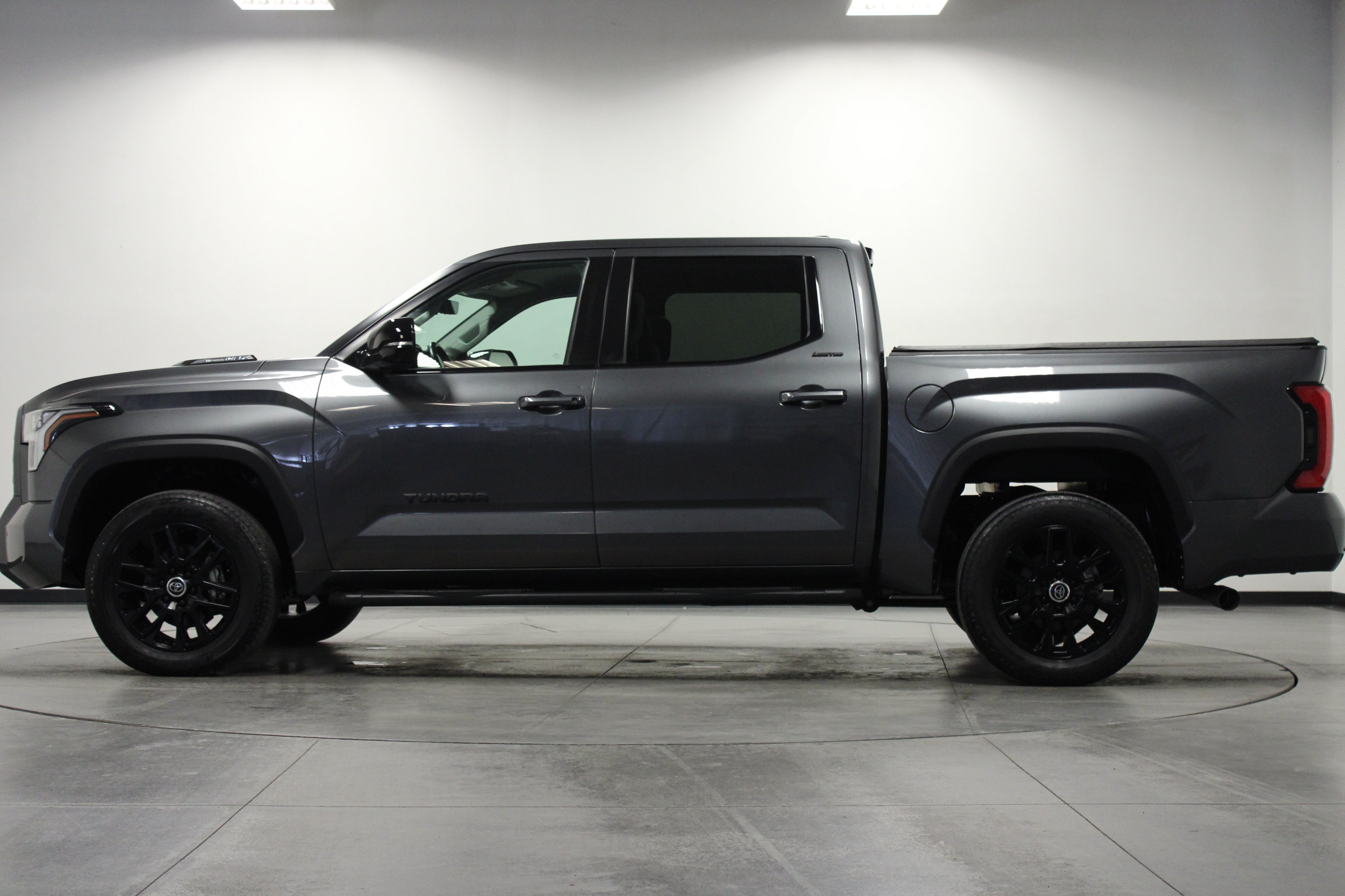 Used 2024 Toyota Tundra Limited AWD/4WD image 7