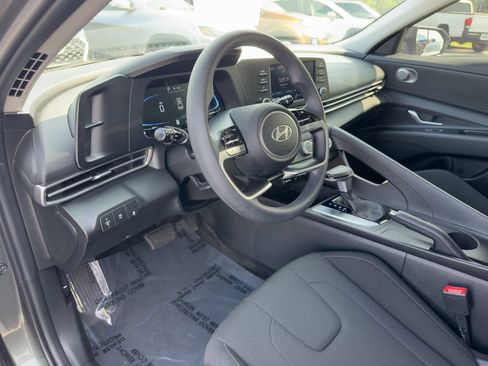 Used 2024 Hyundai Elantra SE FWD image 22