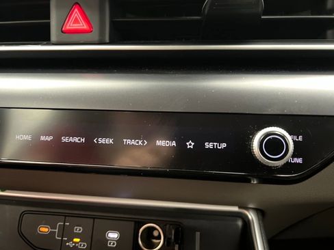 Used 2025 Kia Carnival LXS image 53