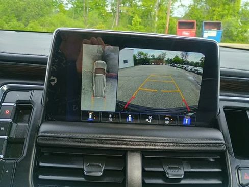 Used 2023 Chevrolet Tahoe Z71 w/ Luxury Package AWD/4WD image 32