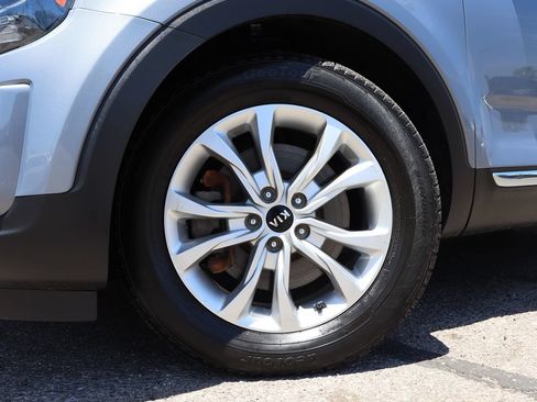 Used 2021 Kia Telluride LX AWD/4WD image 5