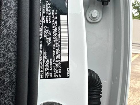 Certified 2026 Volvo XC40 B5 Plus AWD/4WD image 32