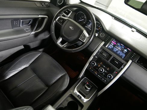 Used 2017 Land Rover Discovery Sport HSE AWD/4WD image 9