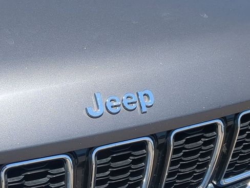 Used 2022 Jeep Grand Cherokee Limited AWD/4WD image 12
