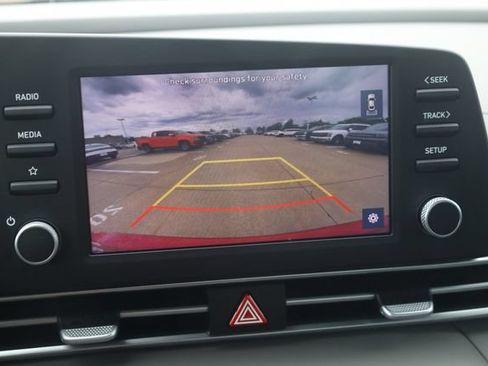 Used 2023 Hyundai Elantra SE FWD image 16