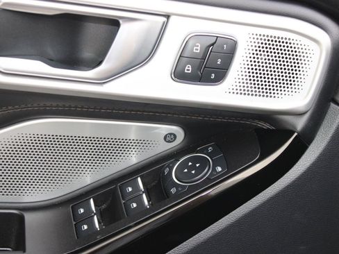 Used 2022 Ford Explorer Platinum w/ Equipment Group 601A image 13