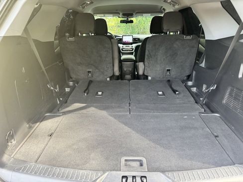 Used 2022 Ford Explorer XLT image 7