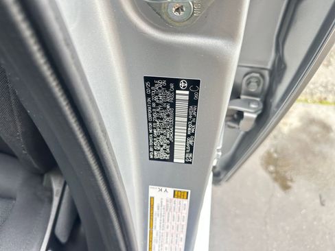 Used 2025 Toyota Prius LE image 30