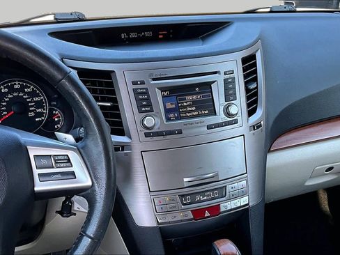 Used 2013 Subaru Outback 2.5i Limited AWD/4WD image 7
