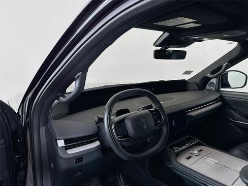 Used 2025 Lincoln Navigator Reserve w/ Jet Appearance Package image 9