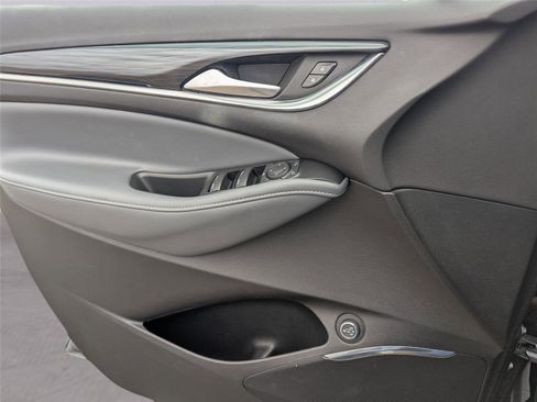 Used 2021 Buick Enclave Essence image 19