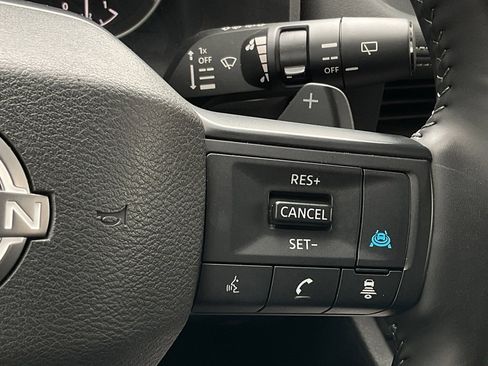 Used 2025 Nissan Rogue SV image 24