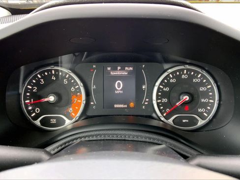 Used 2016 Jeep Renegade Latitude FWD image 25