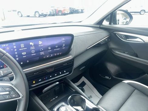 Used 2025 Buick Envision Sport Touring image 21