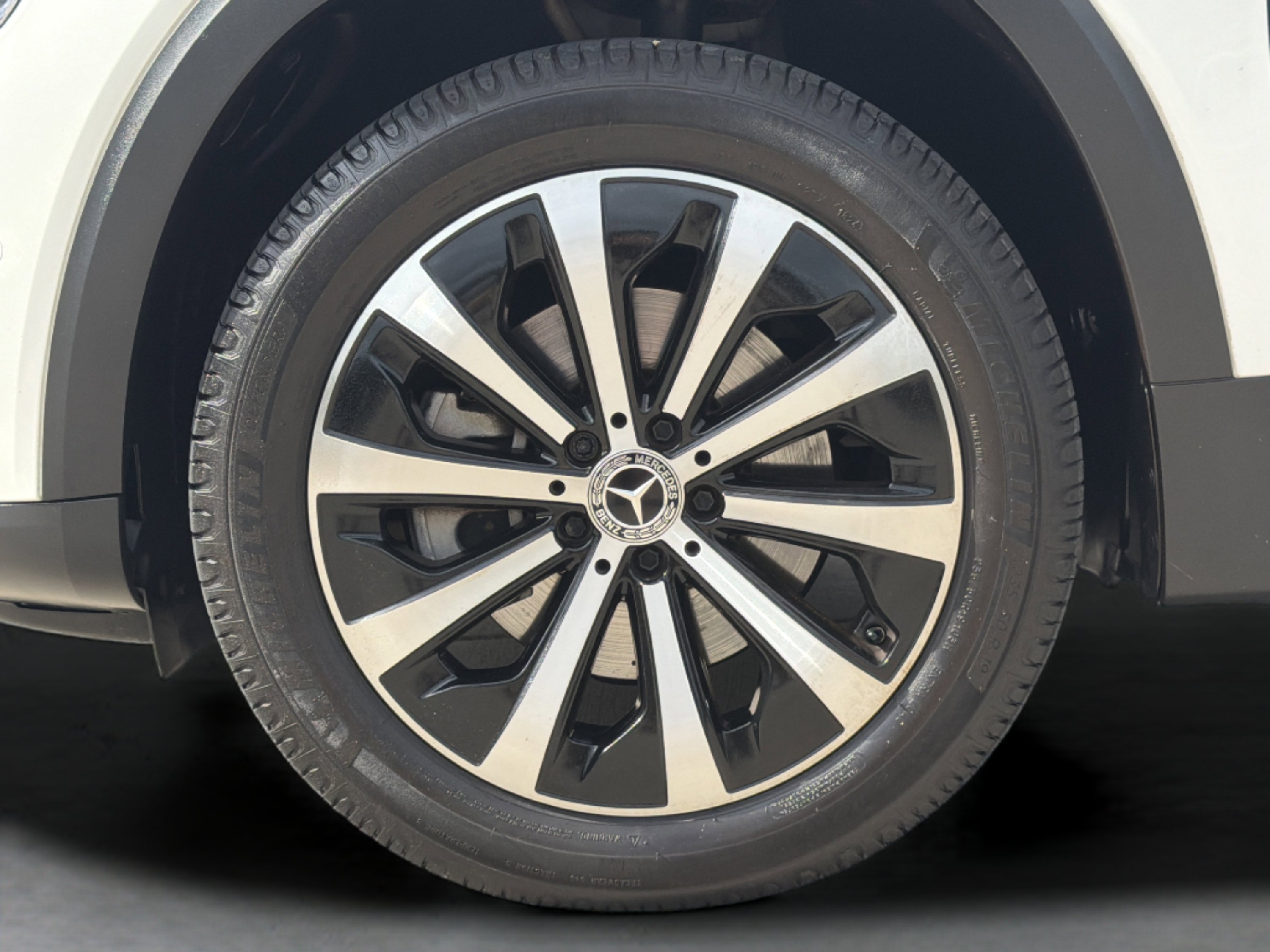 Used 2021 Mercedes-Benz GLB 250 4MATIC image 12